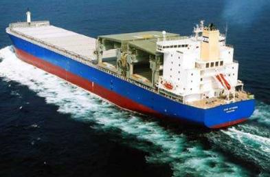 國際海運中班輪通常指的是？