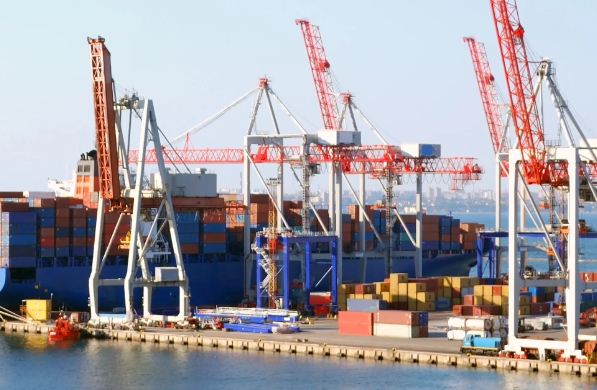 美國(guó)貨代行業(yè)作為全球貿(mào)易的關(guān)鍵一環(huán)，將繼續(xù)發(fā)揮著不可替代的作用