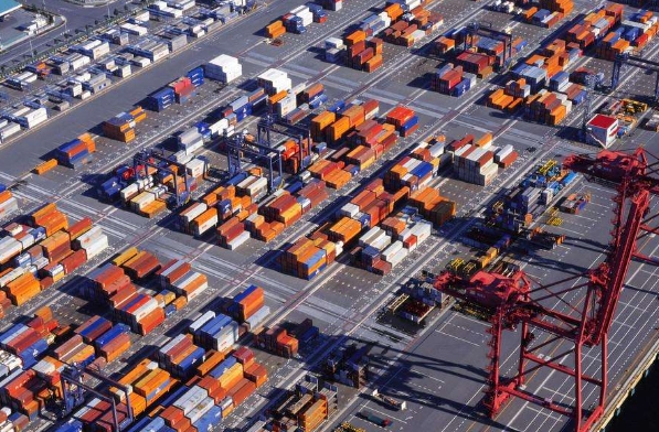 新加坡貨代公司要在市場競爭中立于不敗之地，需要不斷提升服務質量