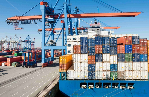 國際物流公司通過引入先進的物流技術，提高了物流效率和服務質量