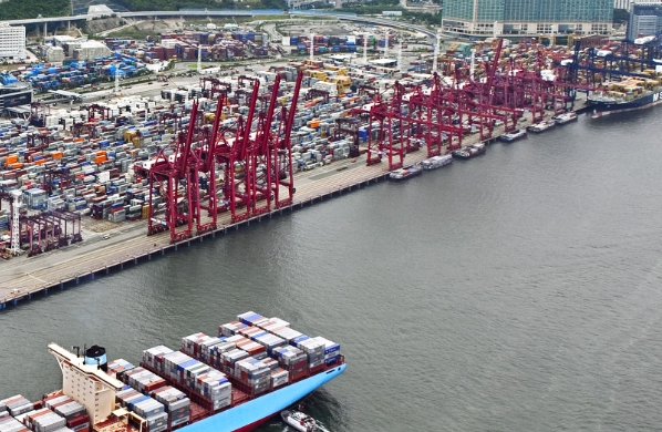 國際貨代行業需要不斷創新和進取，以更好地服務于全球貿易的發展