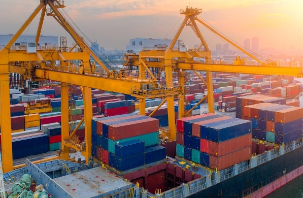 貨運代理企業(yè)如何創(chuàng)新服務(wù)模式提升核心競爭力，成為業(yè)界普遍關(guān)注的焦點