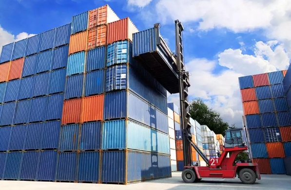 海運(yùn)物流作為國際貿(mào)易的血脈，正經(jīng)歷著前所未有的變革與挑戰(zhàn)