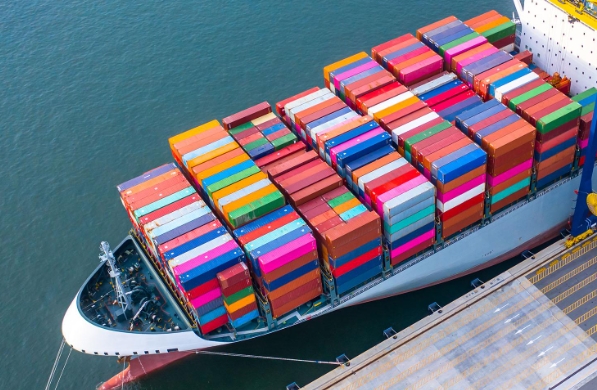 美國(guó)專線的完善關(guān)乎兩國(guó)經(jīng)濟(jì)的繁榮，是推動(dòng)全球物流進(jìn)步的關(guān)鍵力量